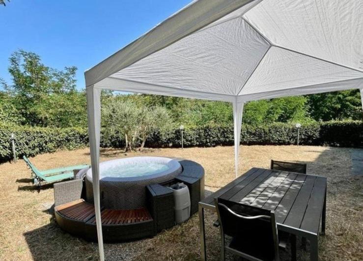 Rustico Jacuzzi & Wine Apartment La Collina Luaran gambar